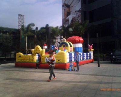 充气蘑菇城堡与船舶出租 打造独特的户外活动体验